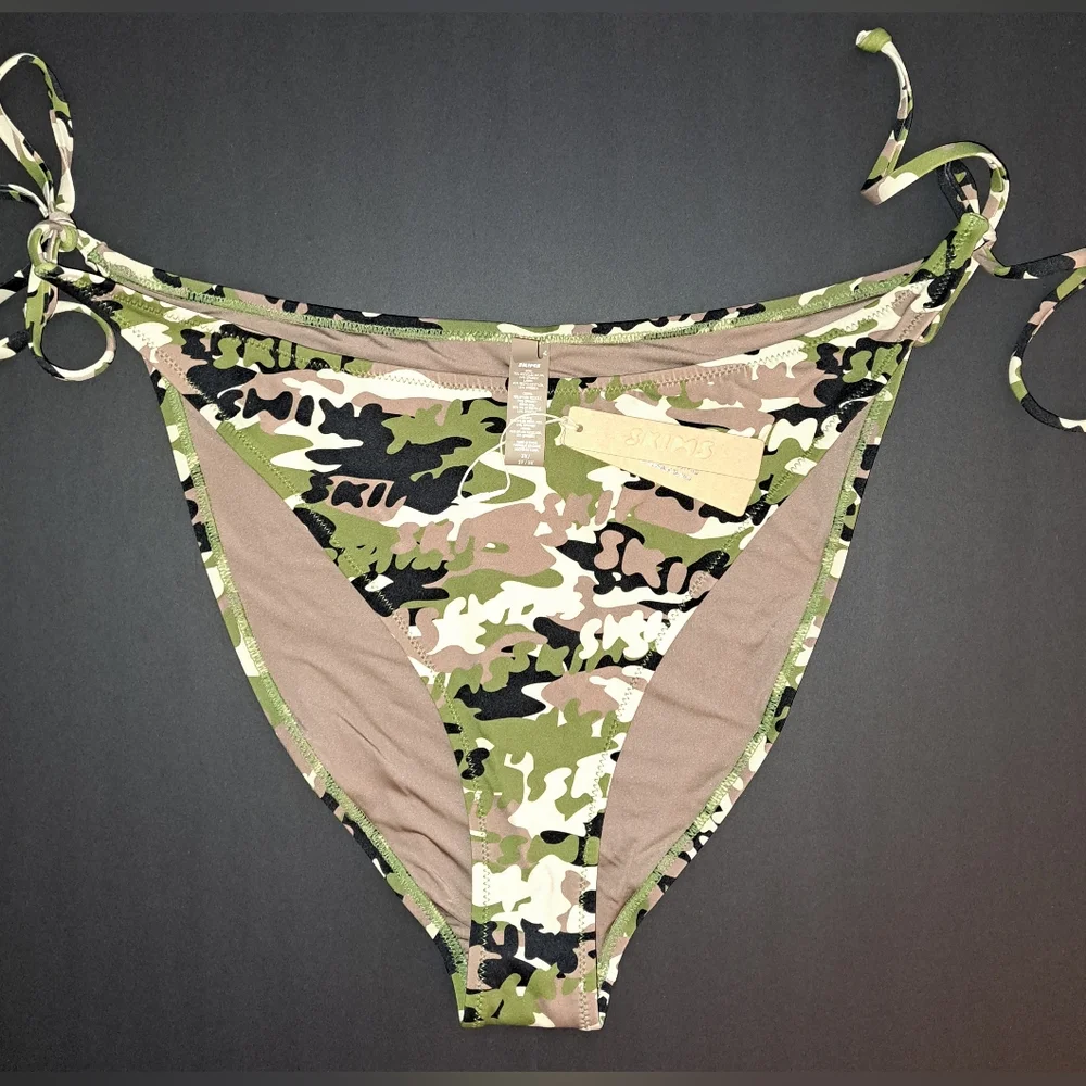 ⛱️NWT SKIMS Dippy tie String Bikini Bottoms CAMO LOGO PRINT 3X